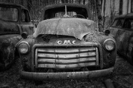 GMC (B/W)
